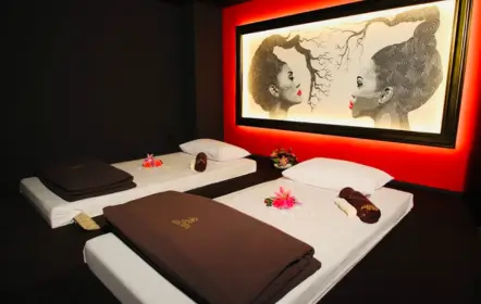 Interieur de voiture avec chauffeur prive en Thailande pour itineraires personnalises.